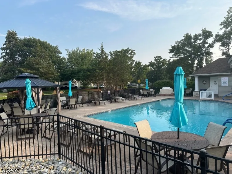 4 Harker Hill Dr Hardyston, NJ 07419