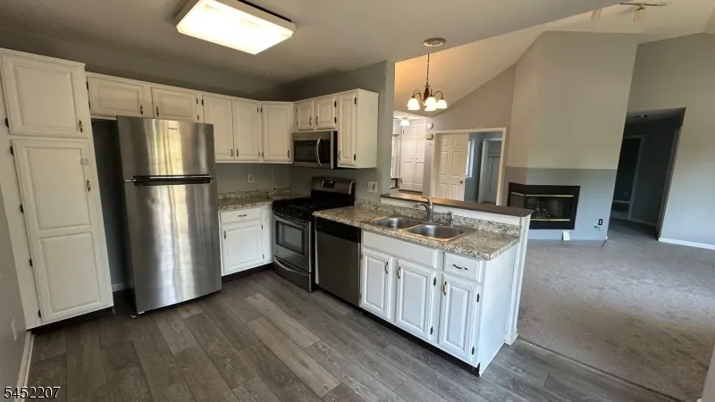 4 Harker Hill Dr Hardyston, NJ 07419