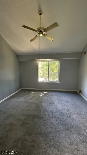 4 Harker Hill Dr Hardyston, NJ 07419