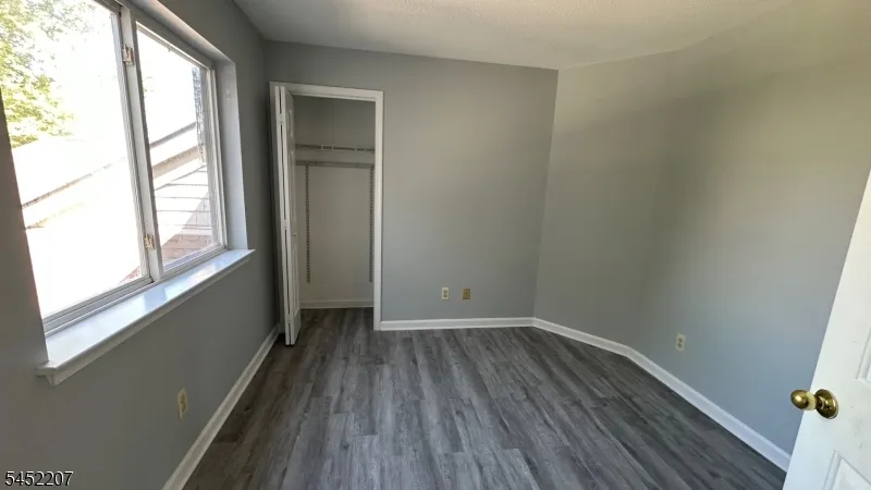 4 Harker Hill Dr Hardyston, NJ 07419