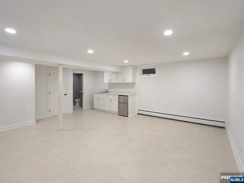 28 Carr Street 1 Pompton Lakes, NJ 07442