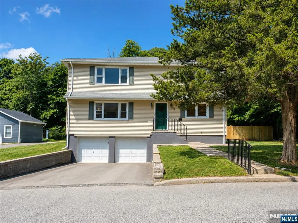 28 Carr Street 1 Pompton Lakes, NJ 07442