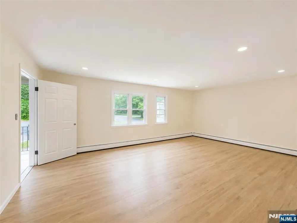 28 Carr Street 1 Pompton Lakes, NJ 07442