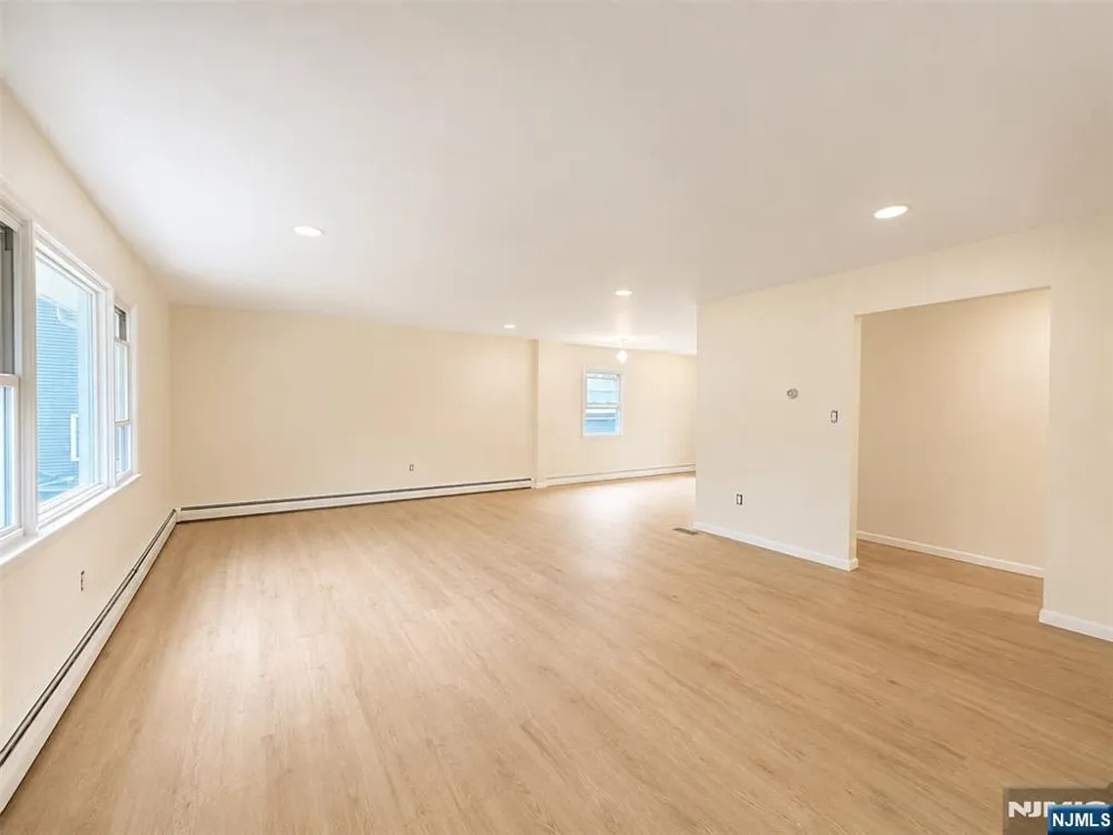 28 Carr Street 1 Pompton Lakes, NJ 07442