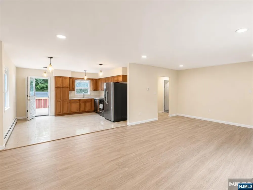 28 Carr Street 1 Pompton Lakes, NJ 07442