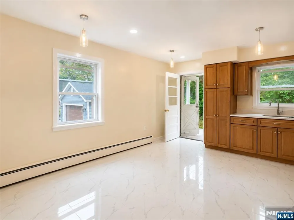 28 Carr Street 1 Pompton Lakes, NJ 07442