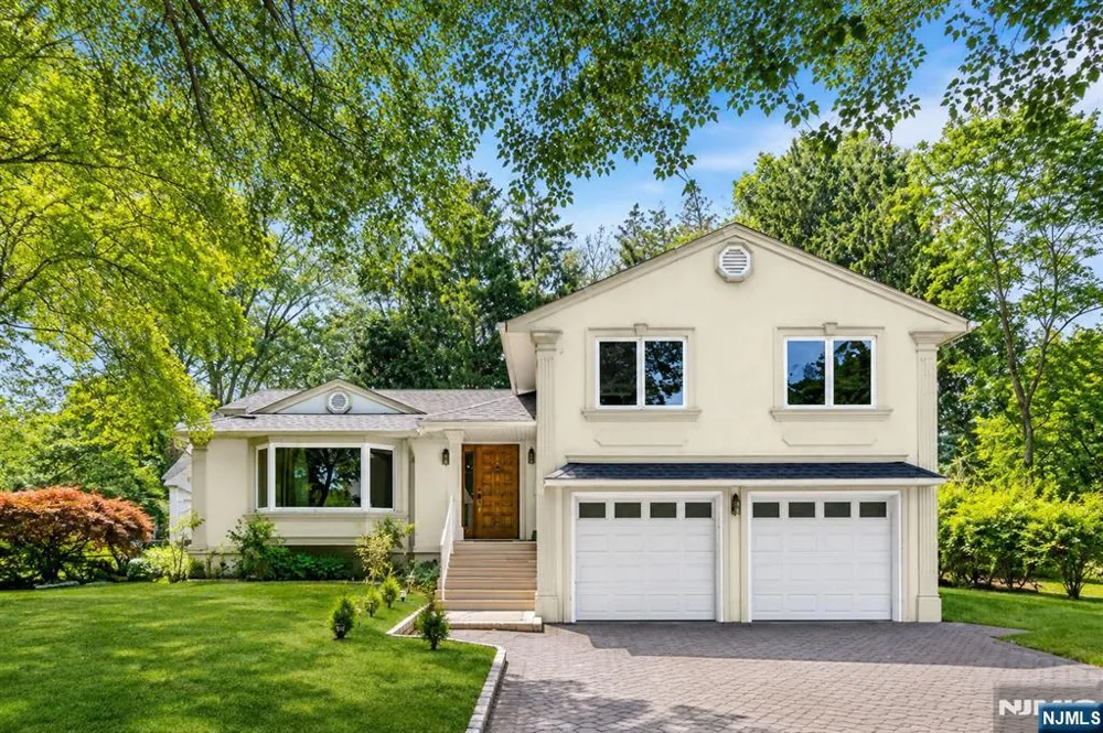 111 Ramille Court Paramus, NJ 07652