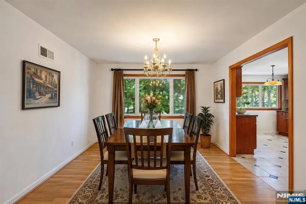 111 Ramille Court Paramus, NJ 07652