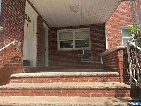 201 Oakdene Place C00E2