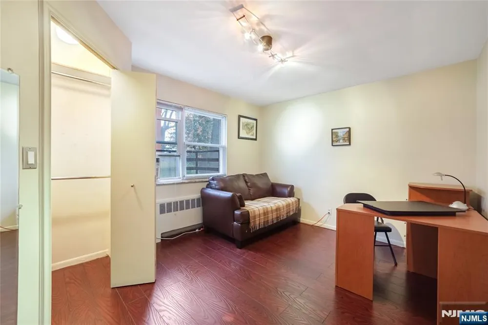 201 Oakdene Place C00E2 Cliffside Park, NJ 07010