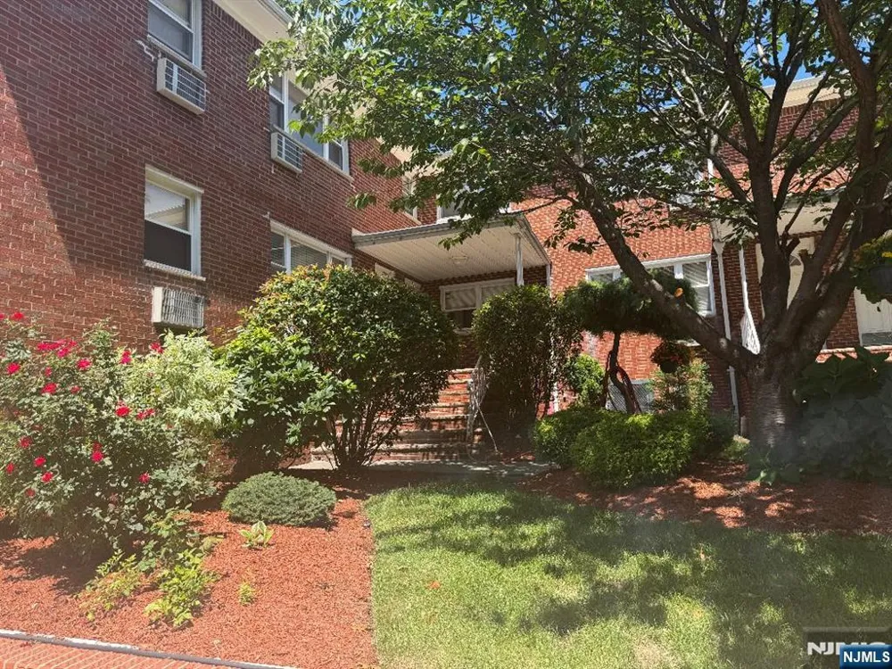 201 Oakdene Place C00E2 Cliffside Park, NJ 07010