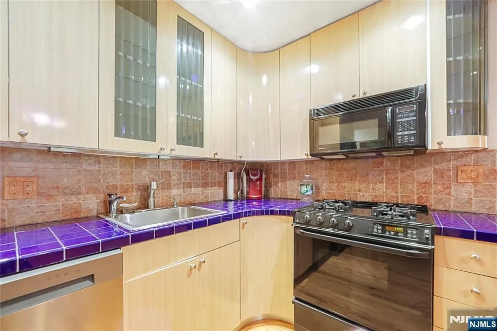 201 Oakdene Place C00E2 Cliffside Park, NJ 07010