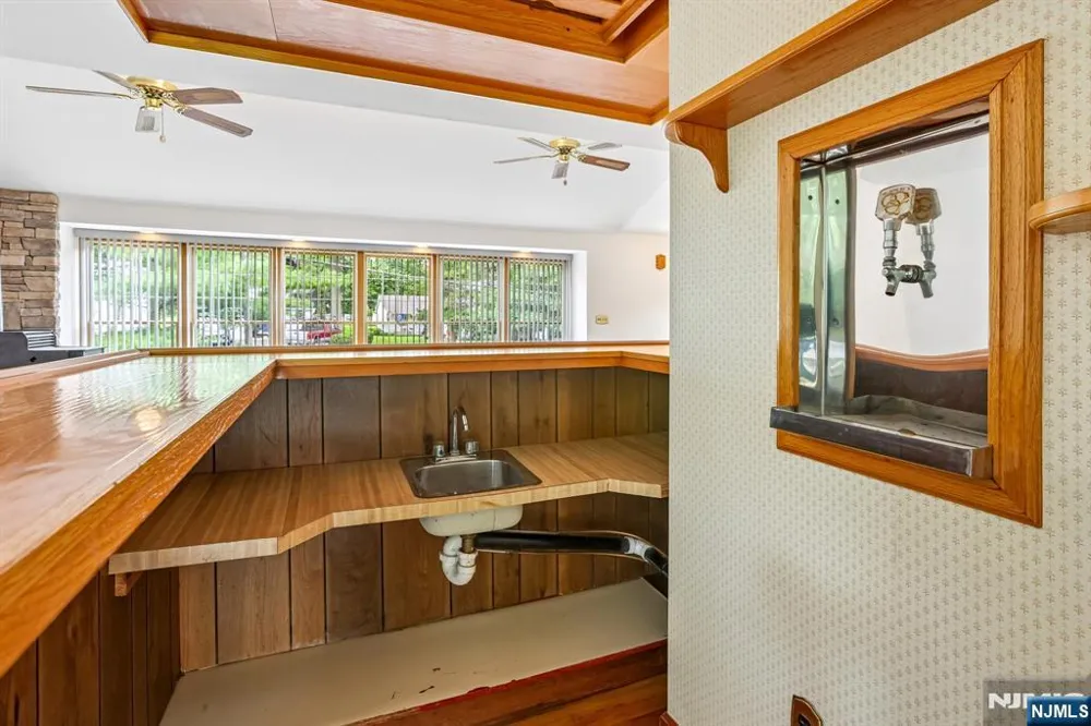 488 Cedar Lane Paramus, NJ 07652