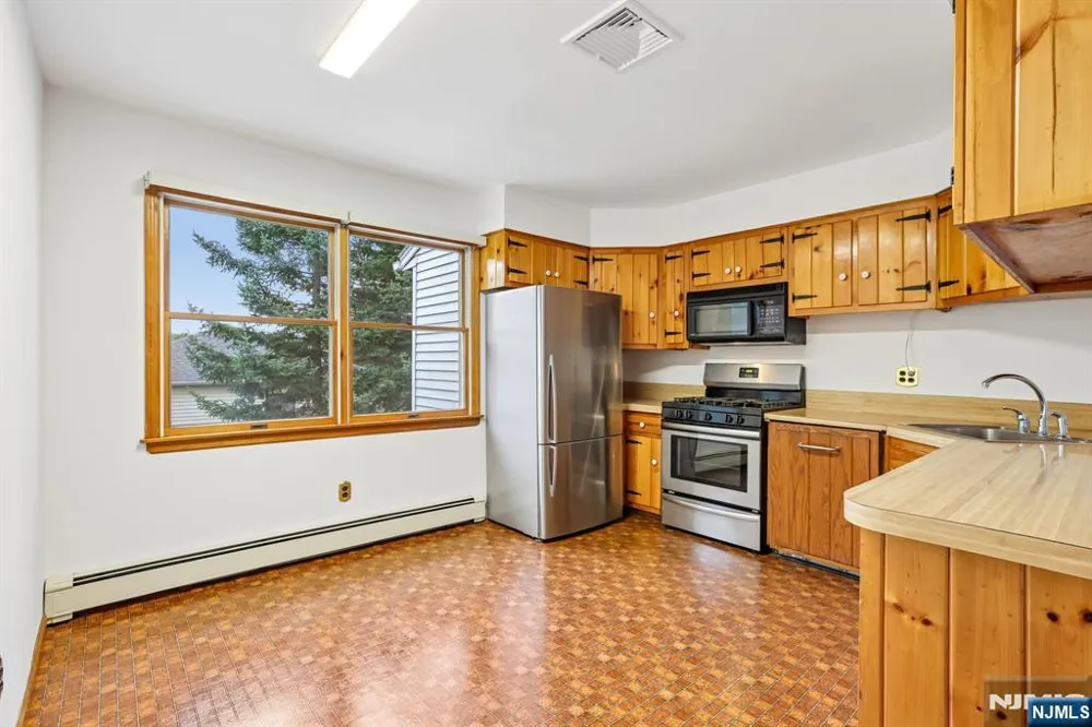 488 Cedar Lane Paramus, NJ 07652