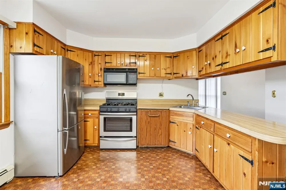 488 Cedar Lane Paramus, NJ 07652