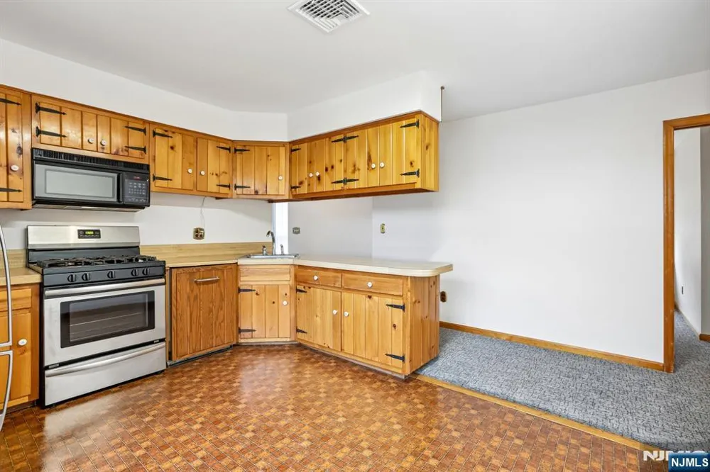 488 Cedar Lane Paramus, NJ 07652