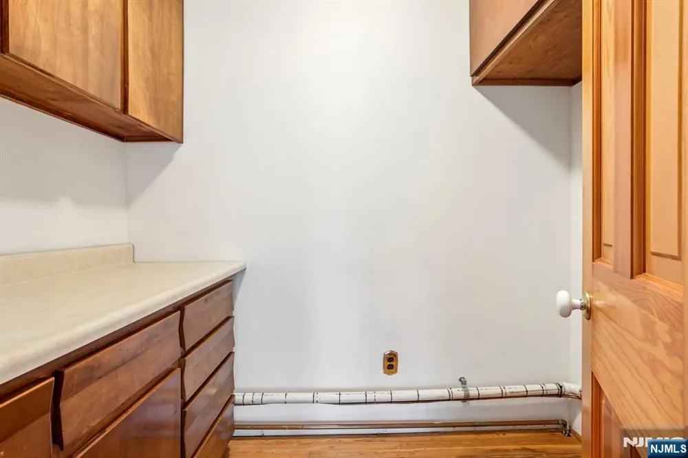 488 Cedar Lane Paramus, NJ 07652