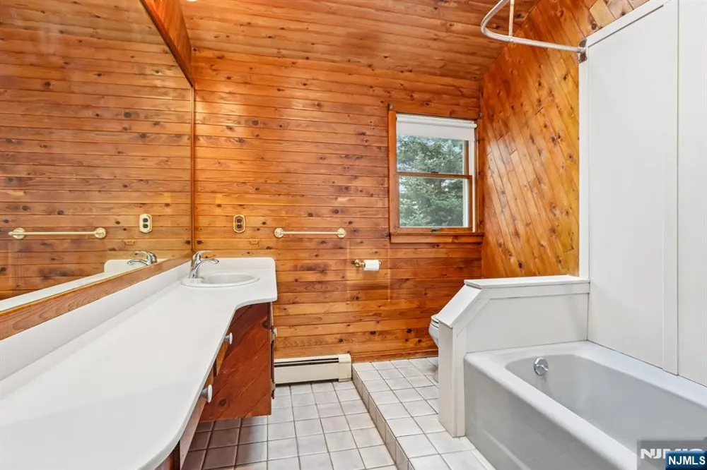 488 Cedar Lane Paramus, NJ 07652