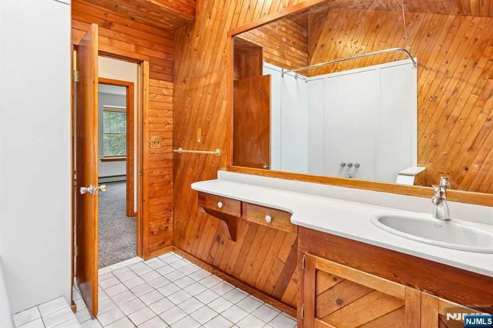488 Cedar Lane Paramus, NJ 07652