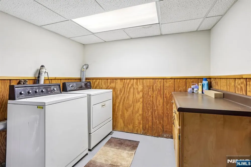 488 Cedar Lane Paramus, NJ 07652