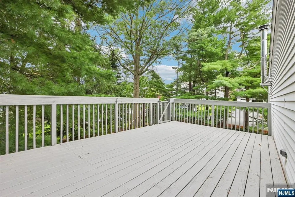 488 Cedar Lane Paramus, NJ 07652