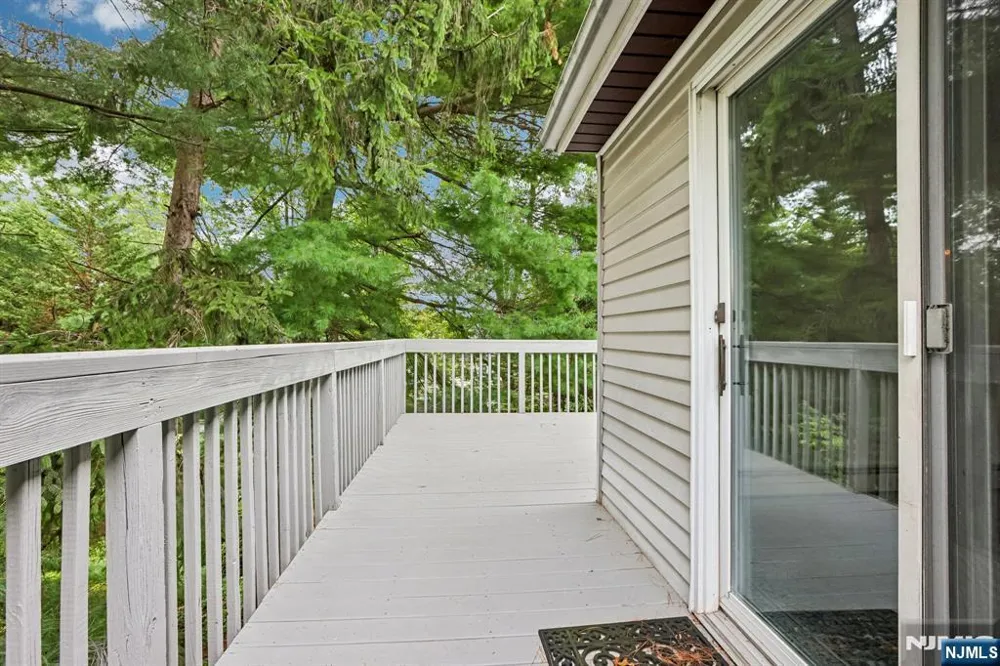 488 Cedar Lane Paramus, NJ 07652