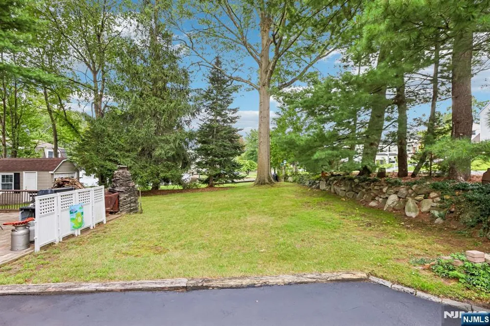 488 Cedar Lane Paramus, NJ 07652