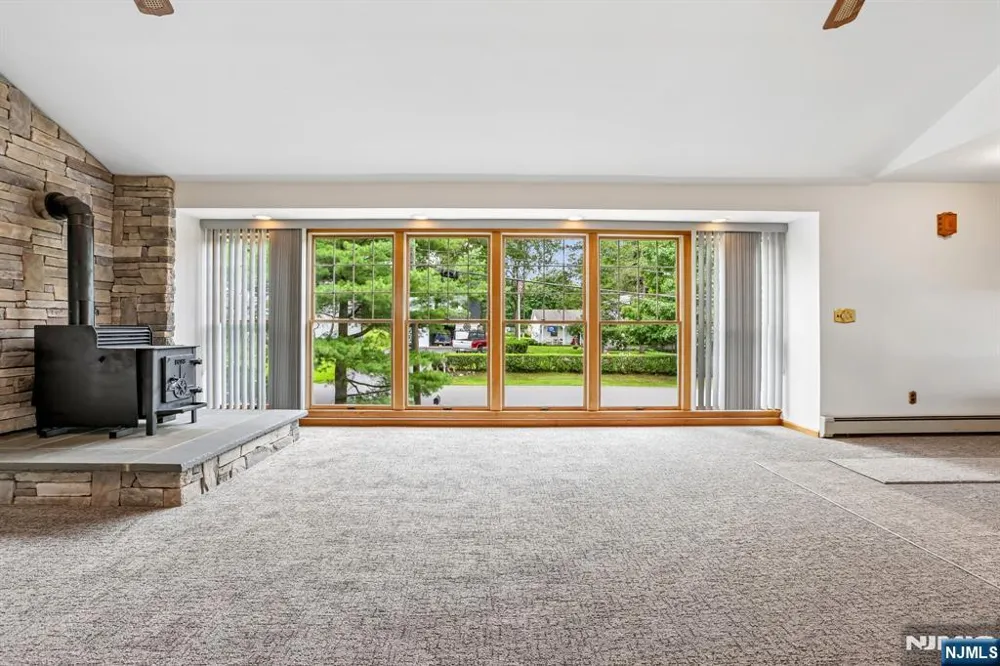 488 Cedar Lane Paramus, NJ 07652