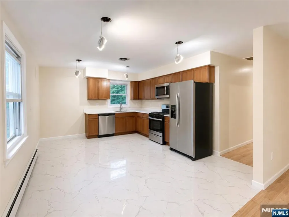 28 Carr Street 2 Pompton Lakes, NJ 07442