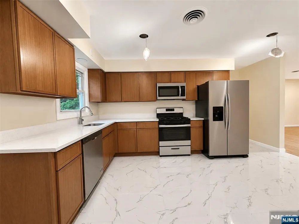 28 Carr Street 2 Pompton Lakes, NJ 07442