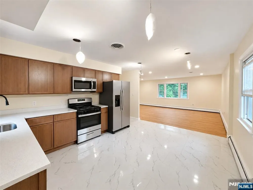 28 Carr Street 2 Pompton Lakes, NJ 07442