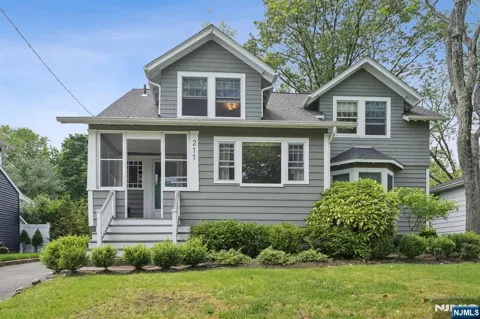 211 Pinelynn Road