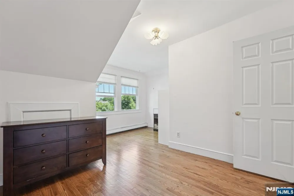 211 Pinelynn Road Glen Rock, NJ 07452