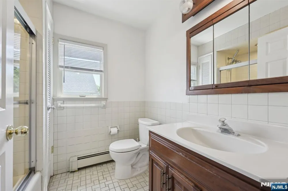 211 Pinelynn Road Glen Rock, NJ 07452