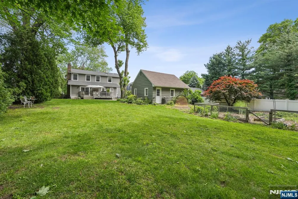 211 Pinelynn Road Glen Rock, NJ 07452