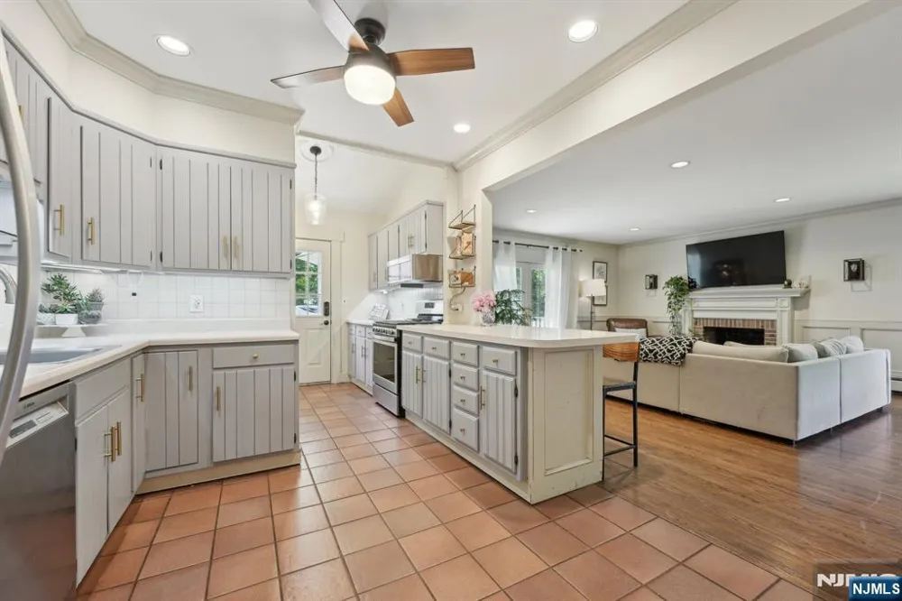 211 Pinelynn Road Glen Rock, NJ 07452