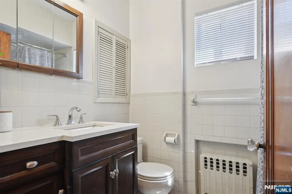 211 Pinelynn Road Glen Rock, NJ 07452