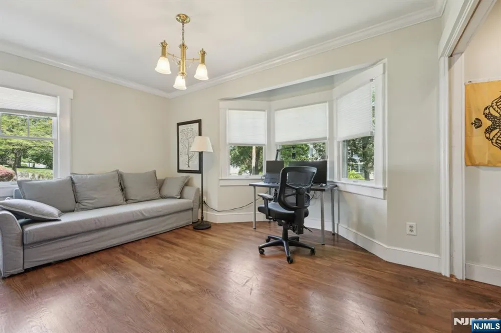 211 Pinelynn Road Glen Rock, NJ 07452
