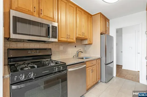 2000 Linwood Avenue 7K