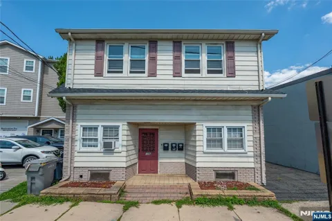 106 Broughton Avenue 2