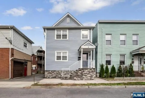 8 Essex Street