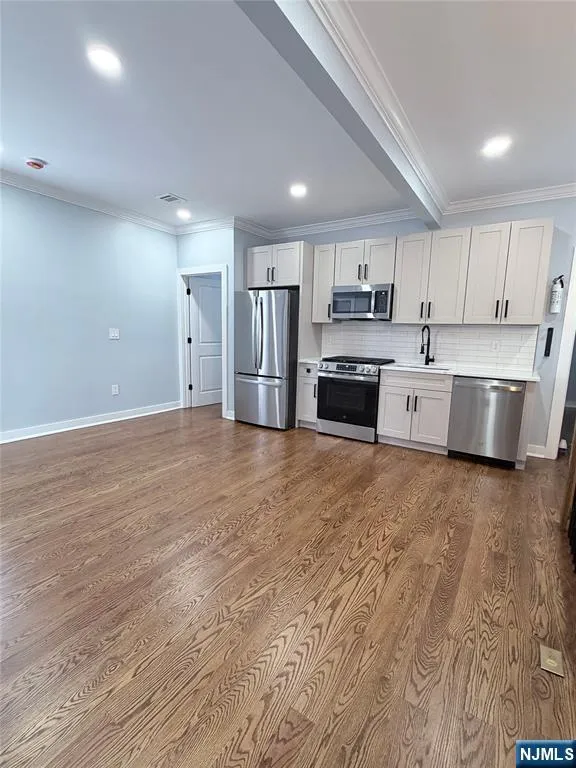 8 Essex Street Nutley, NJ 07110