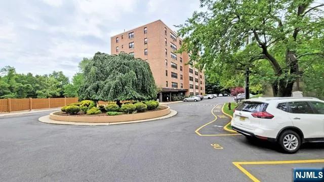 2348 Linwood Avenue 4M Fort Lee, NJ 07024