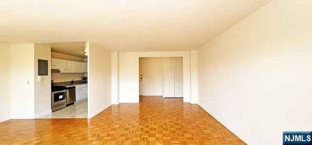 2348 Linwood Avenue 4M Fort Lee, NJ 07024