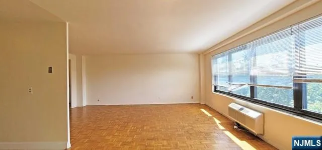 2348 Linwood Avenue 4M Fort Lee, NJ 07024