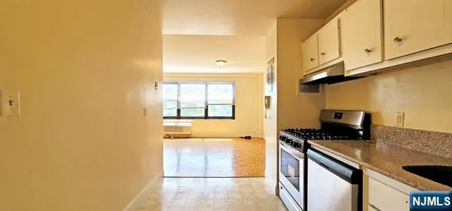 2348 Linwood Avenue 4M Fort Lee, NJ 07024