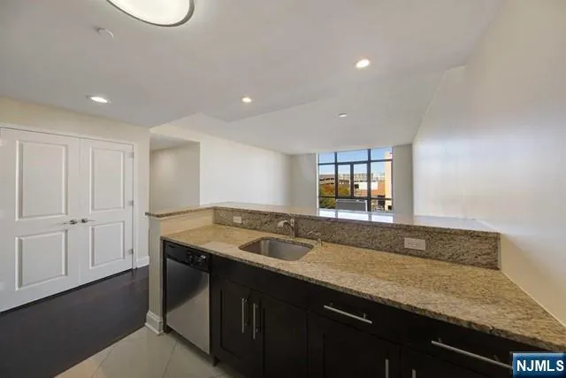 29 1st Street 505 Hackensack, NJ 07601