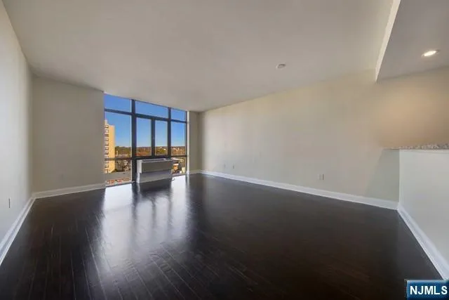 29 1st Street 505 Hackensack, NJ 07601