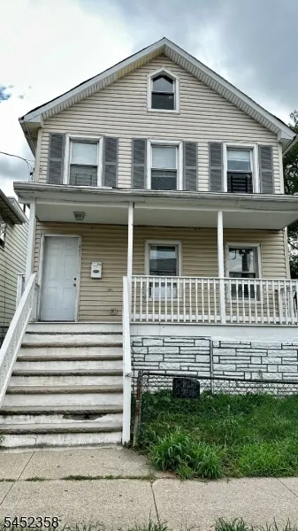 494 Monroe St