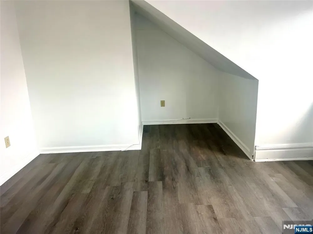 10-14 Noll Place 3 Newark, NJ 07106